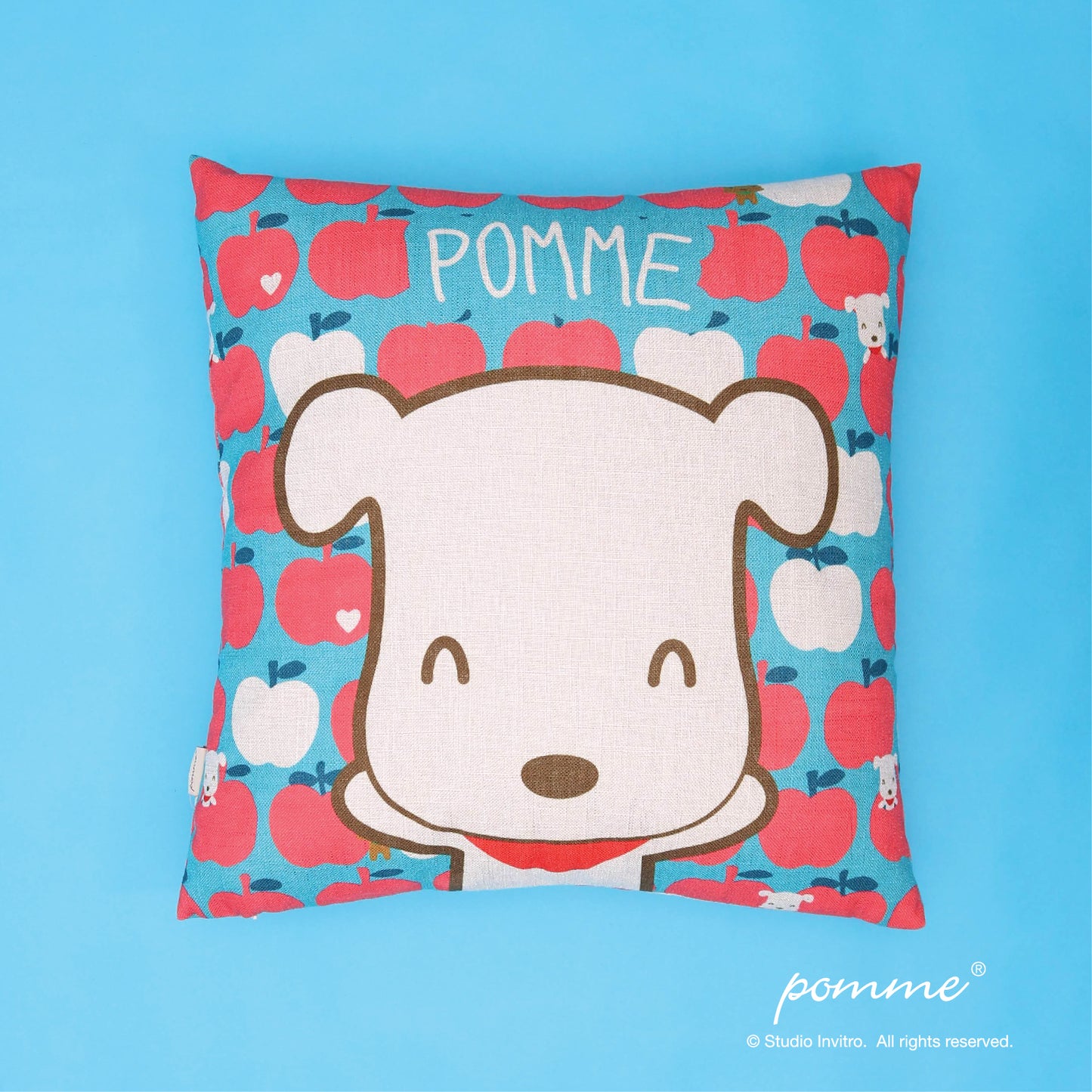 Cushion - Pomme is hiding behind apple